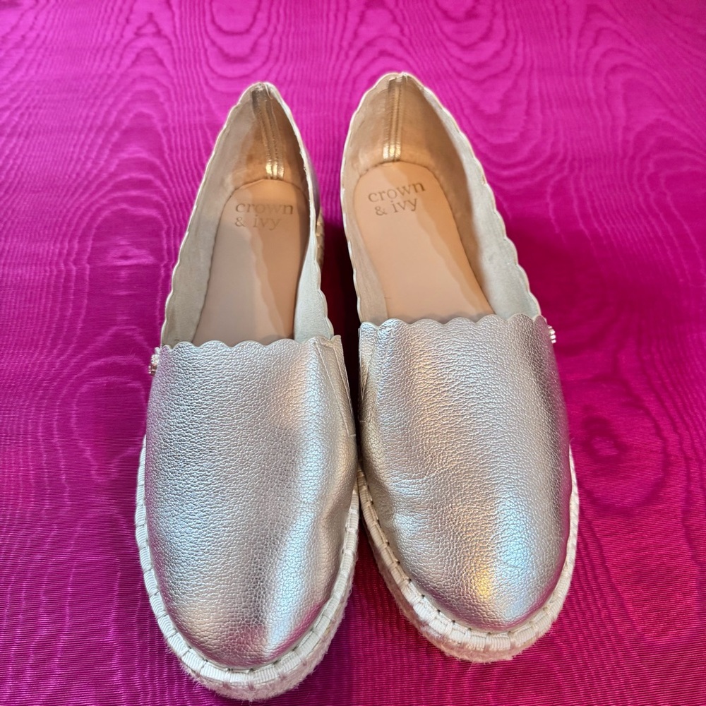Crown & Ivy Women’s Shoes Espadrille Flats Jodi Gold 8 medium